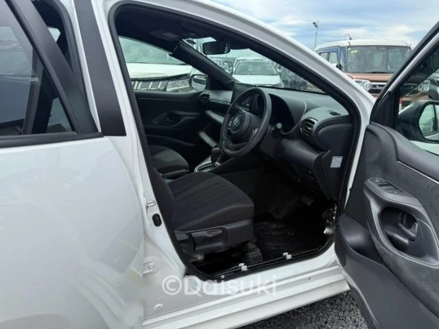 Toyota Yaris G 2024