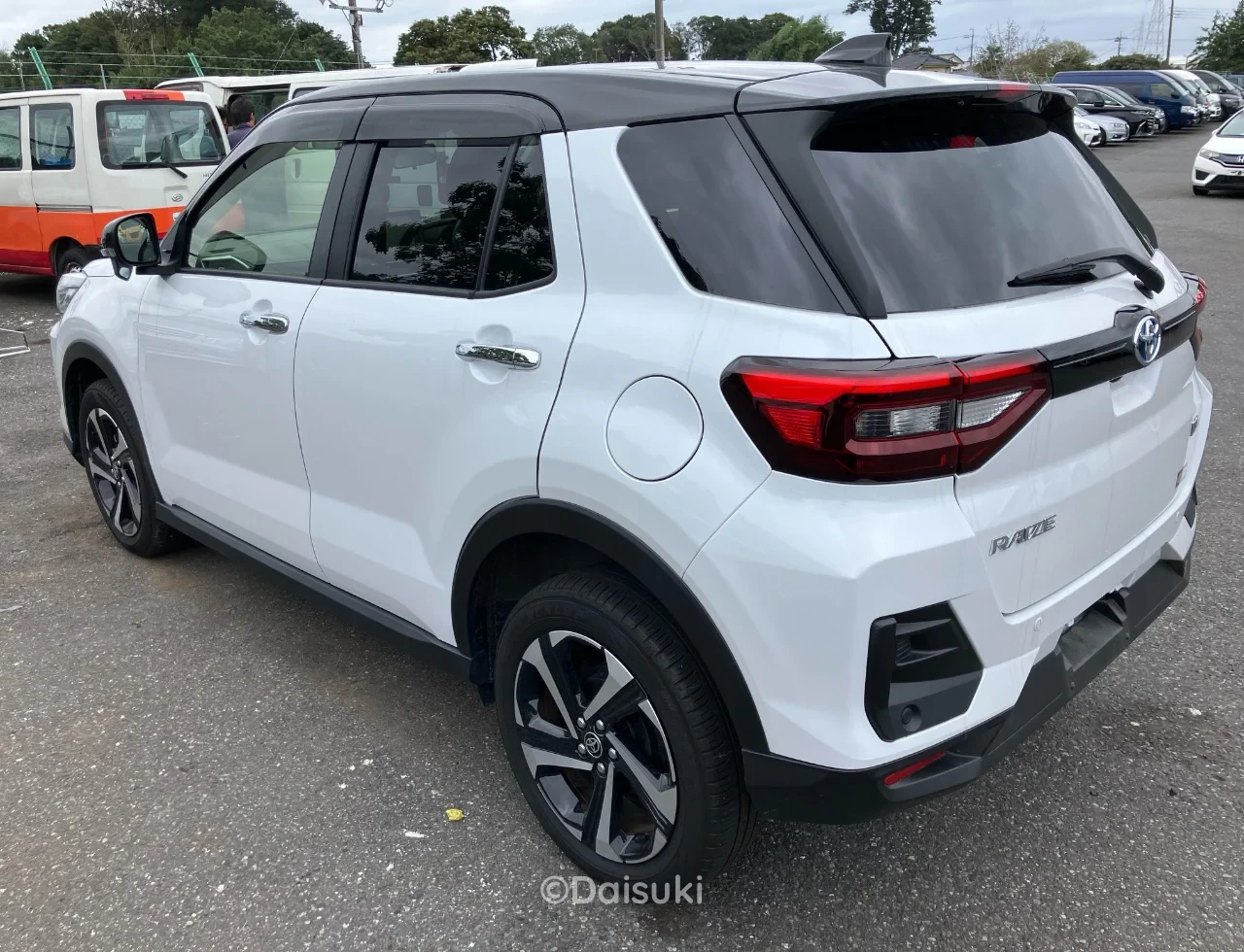 Toyota Razie Z HYBRID 2025