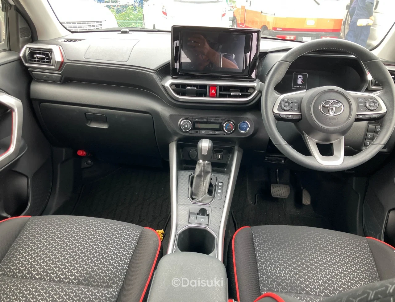 Toyota Razie Z HYBRID 2025